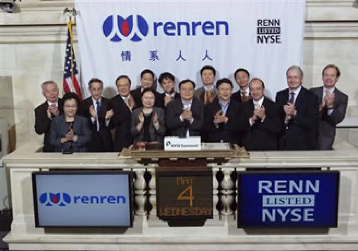 La firma china de redes sociales recaudó 743 mdd en su OPI, en mayo de 2011. (Foto: AP)
