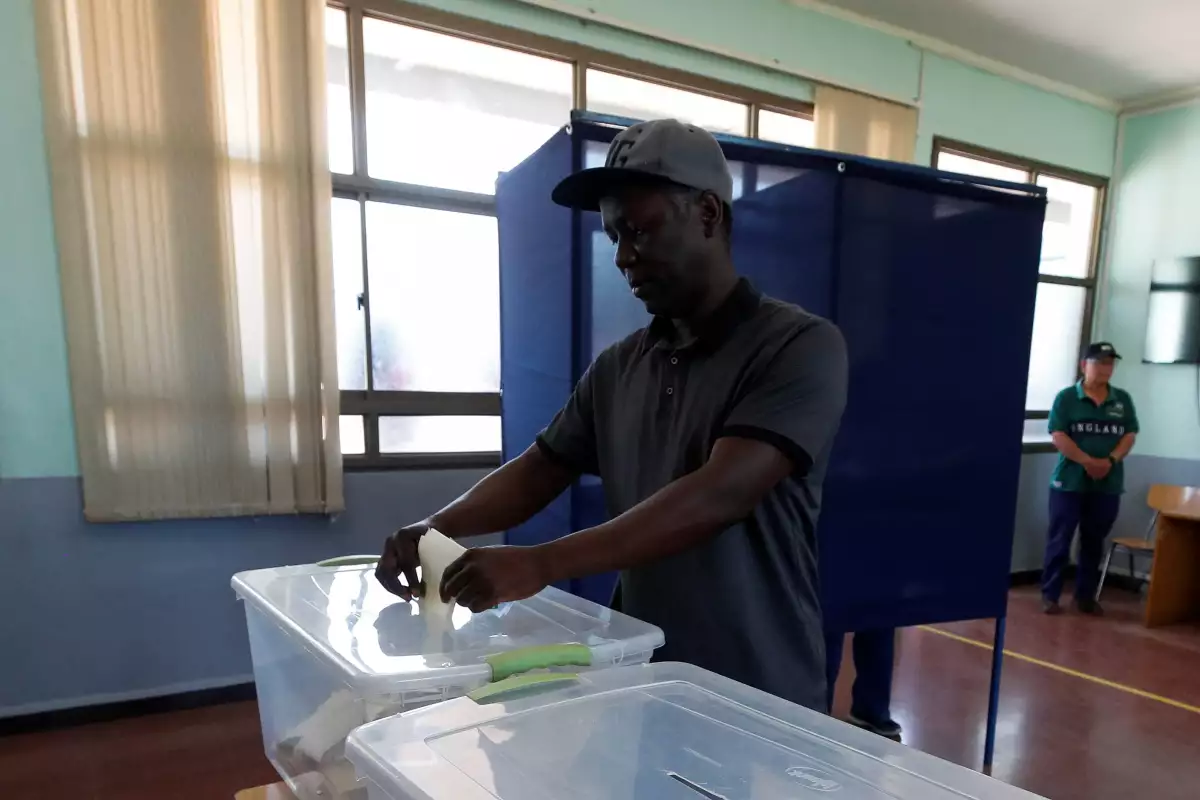 Expectativa de triunfo de la derecha en elecciones presidenciales de Chile impulsa al peso y anima a los inversionistas