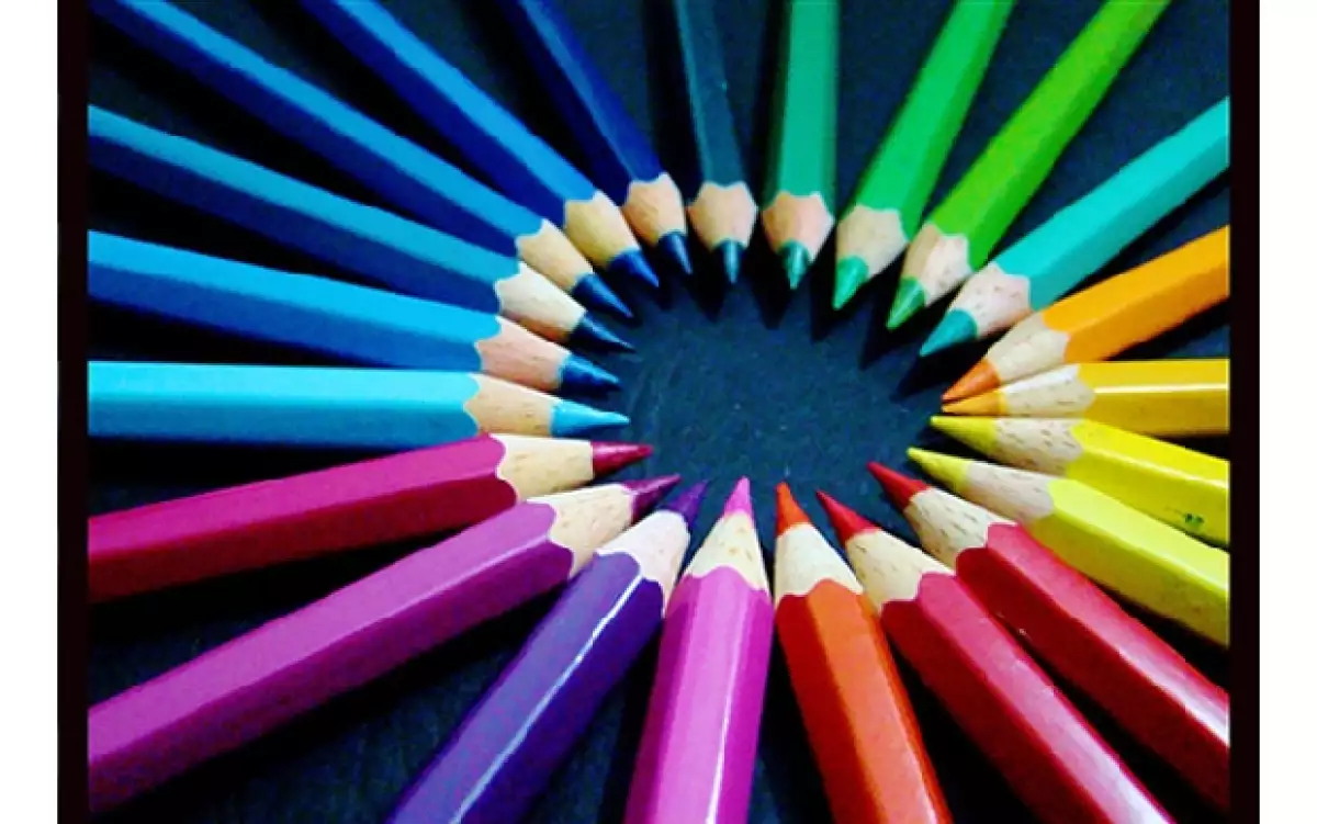 Antes de adentrarnos en el tema de tus posibilidades te doy un tip: trata de utilizar como máximo dos colores que combinen, la idea es lograr que todo se vea armónico y lucidor.