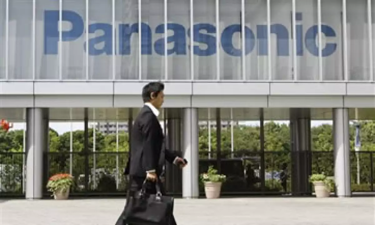 Panasonic también planea reducir su plantilla en 17,000 empleos y cerrar hasta 70 fábricas en todo el mundo. (Foto: AP)