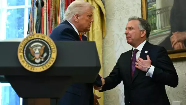 Irán y Estados Unidos reanudan diálogo nuclear en Omán previo a visita de Trump