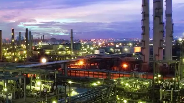 Una de las refinerías de Petróleos Mexicanos; la empresa productiva del Estado analiza proyectos estratégicos con entes extranjeros.