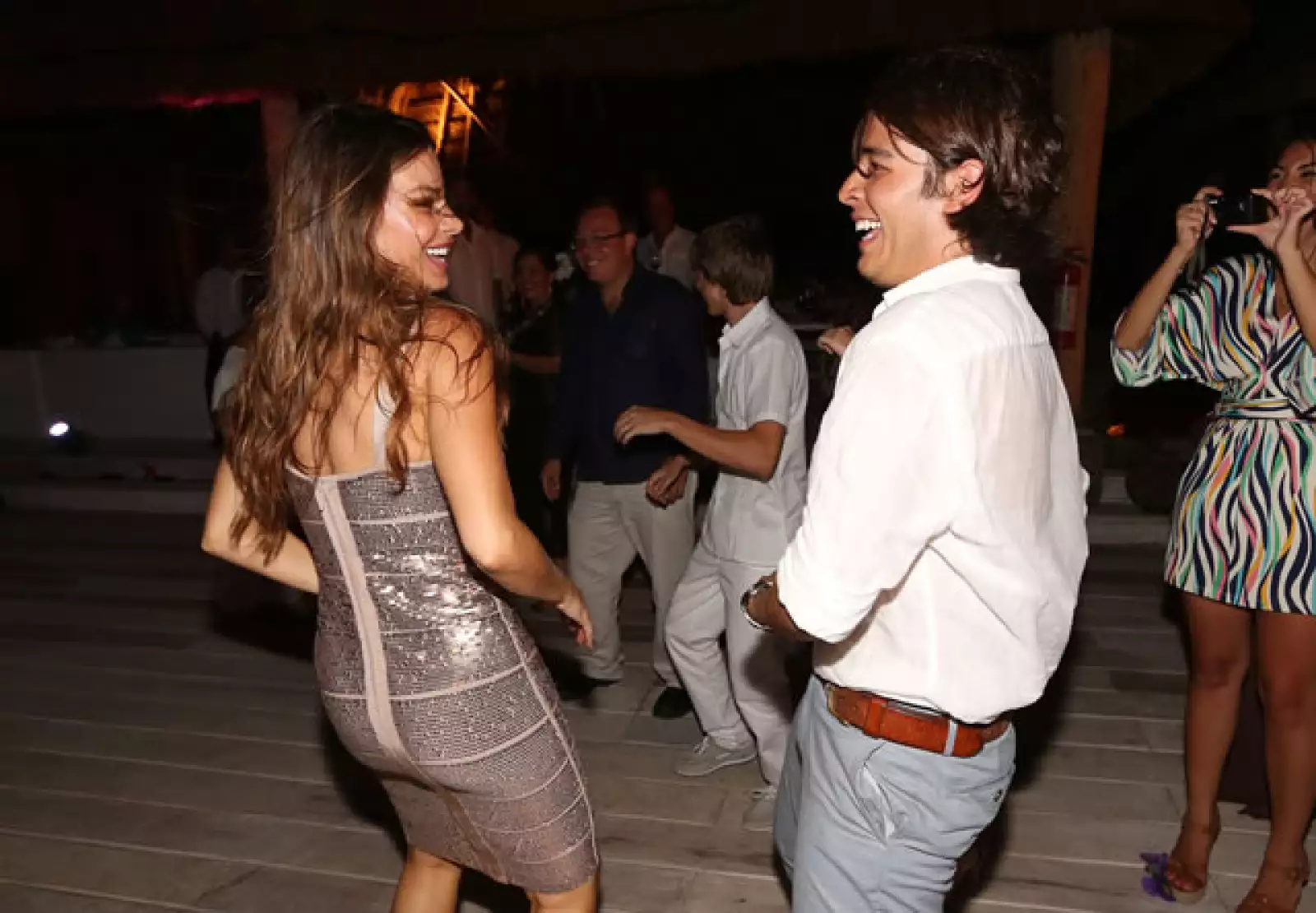 Aquí bailando con su hijo Manolo.