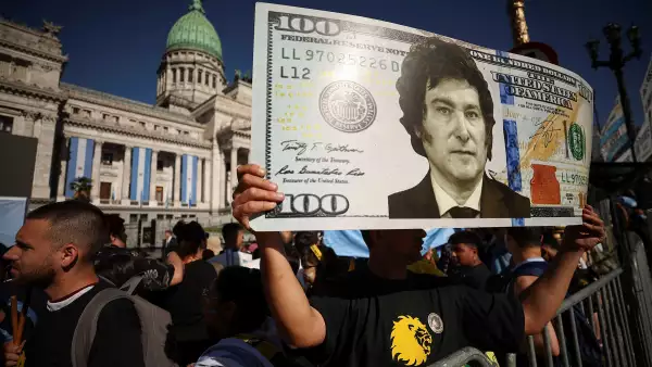 ¿Qué es la terapia de choque de Milei en Argentina y qué efectos tendrá?