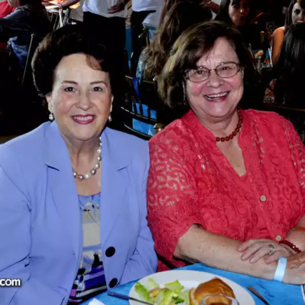 Erendira González de Amador y Gloria Lozano de Villarreal