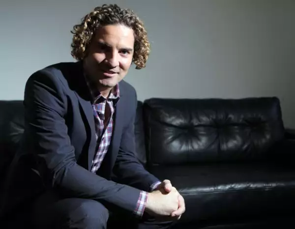 El cantante español considera que su nuevo disco en vivo le ayudó a descubrir una nueva forma de cantar.