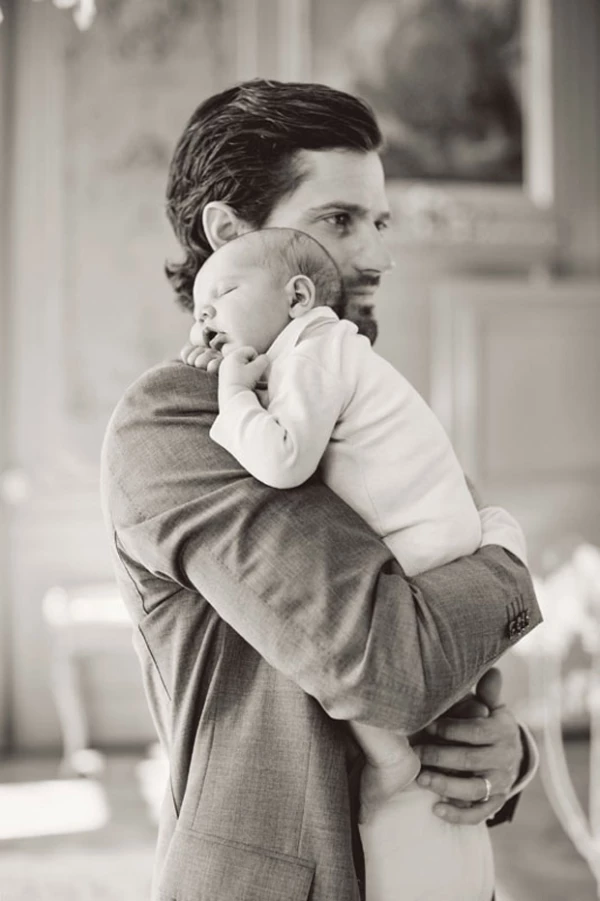 El guapo papá no pudo haber tenido mejor regalo que el tener a su familia.