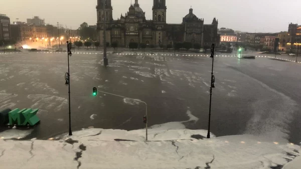 Zócalo bajo la lluvia