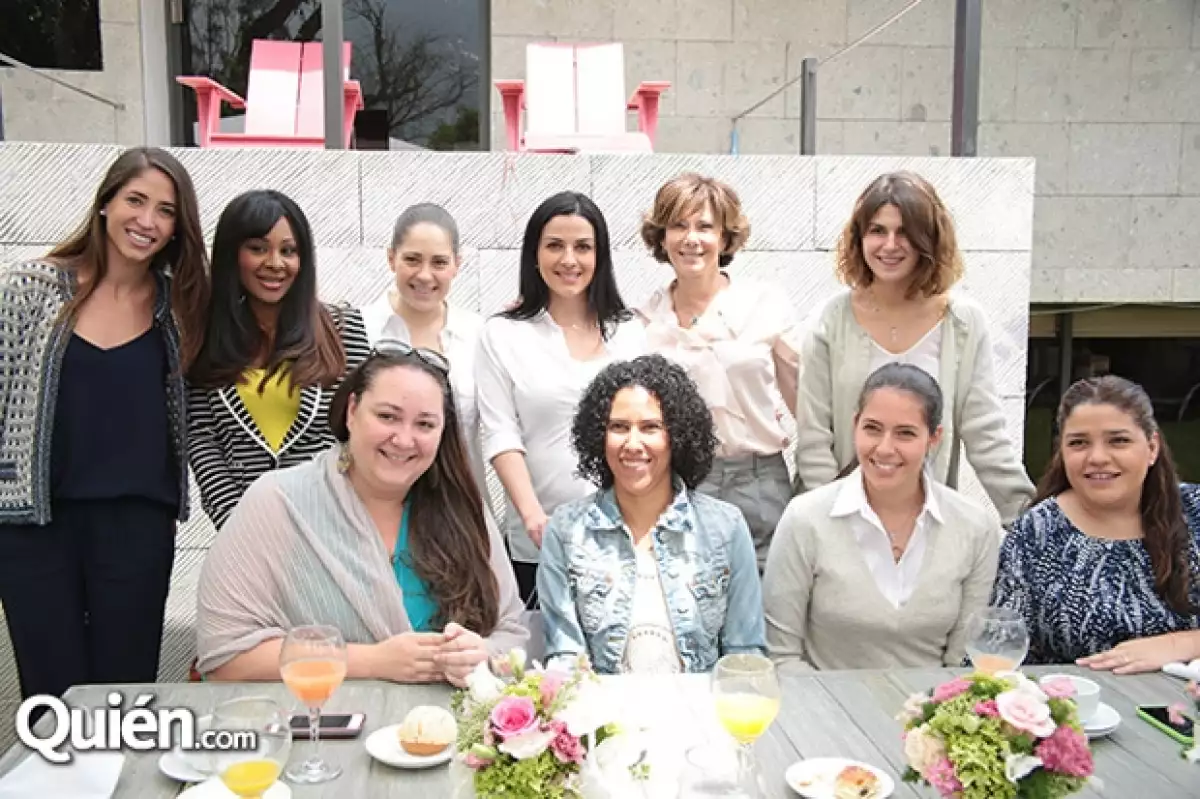 Lidia y Mariana fueron consentidas por su grupo de amigas.