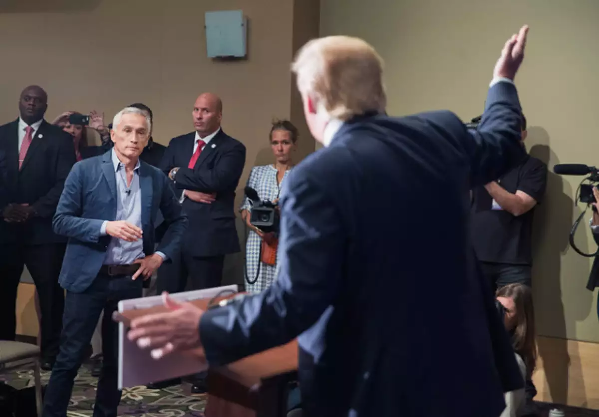 Matt se mostró sorprendido por el hecho de que actualmente Trump se encuentre arriba en las encuestas para la presidencia de Estados Unidos. Especialmente la actitud del empresario hacia Jorge Ramos.