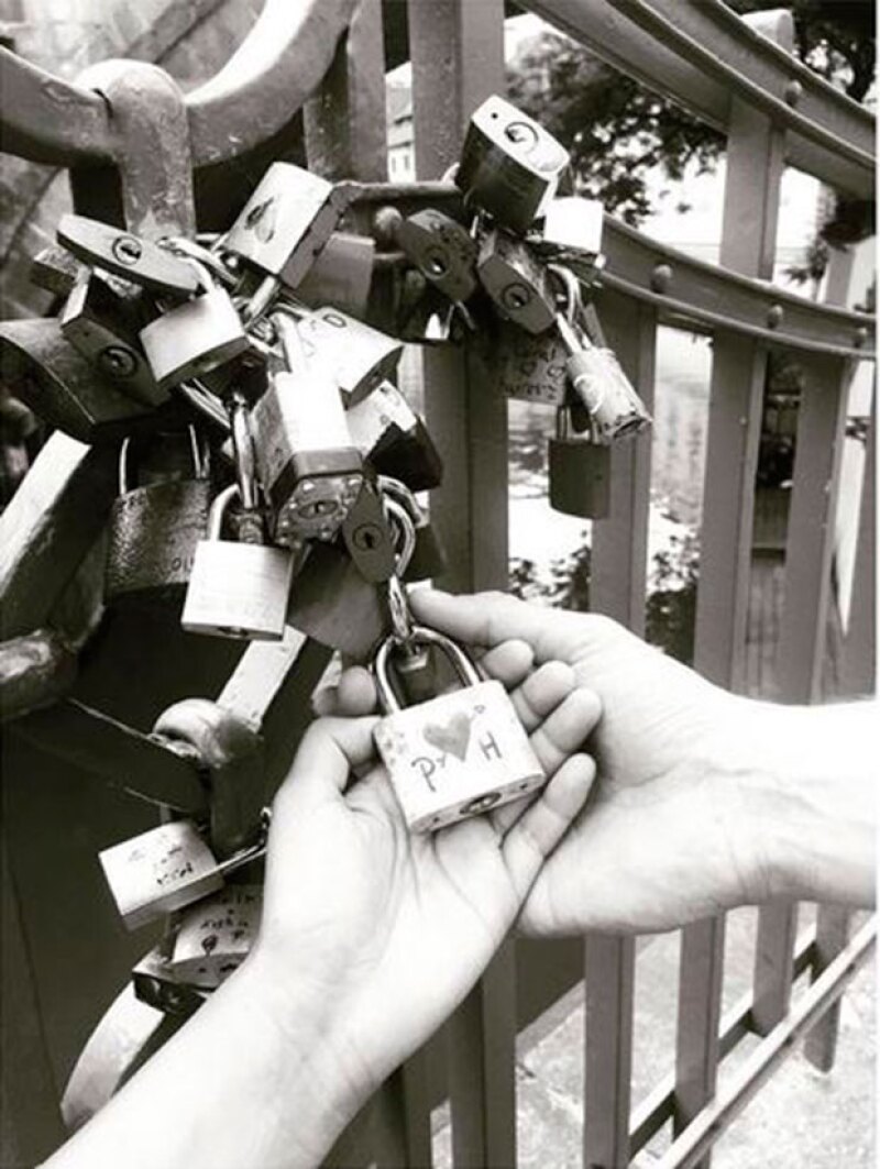 La prueba de amor de Pau Goto y Horacio Pancheri en un puente.