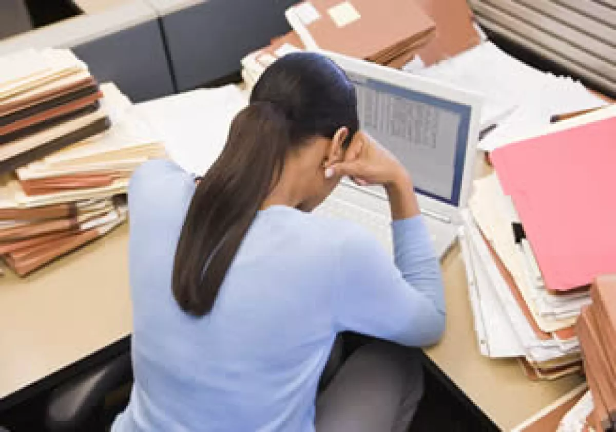 Los profesionistas se enfrentan a un número creciente de empleos sin prestaciones. (Foto: Photos to Go)