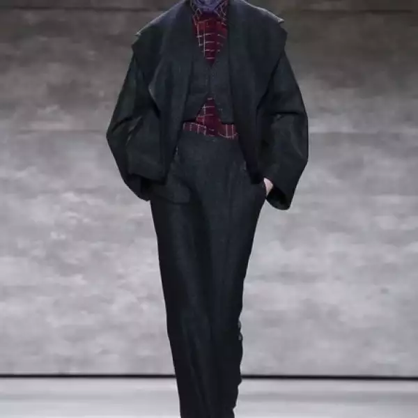 Cristina Piccone abrió el show de Costello.