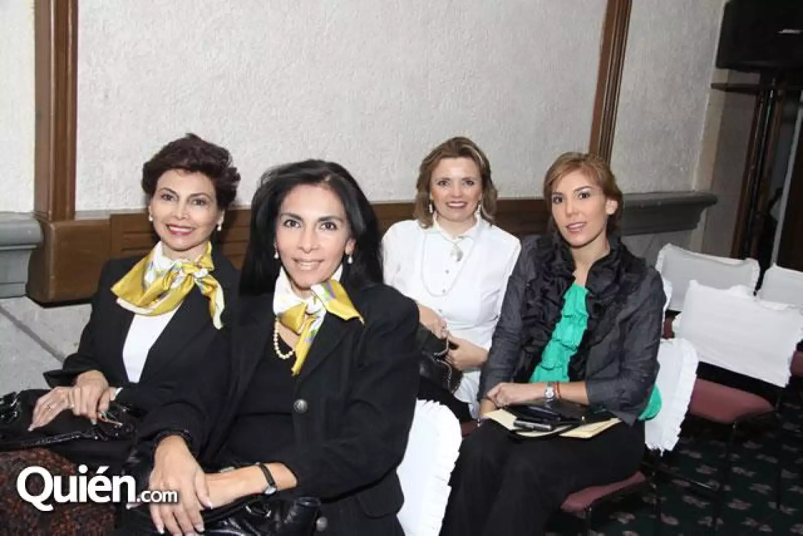 Malena Vega de D,Emma García,Ana Sinecio,Viela Mejía