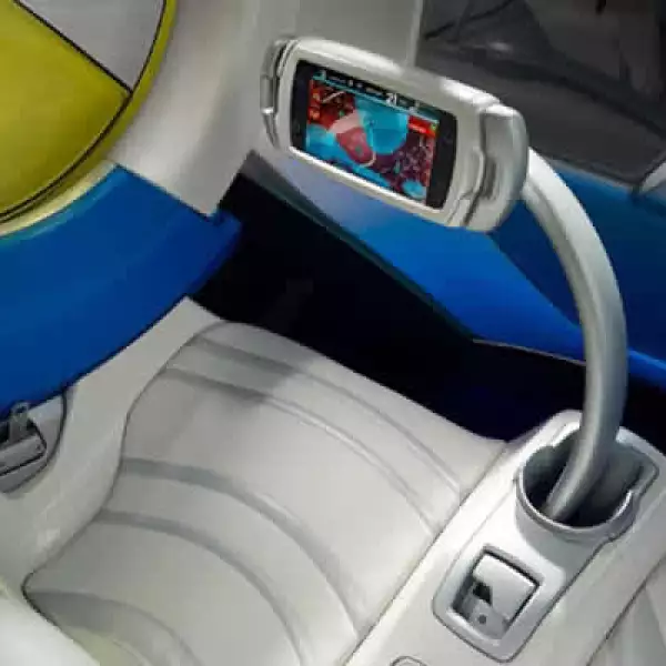 Es un vehículo eléctrico de dos asientos diseñado para aliviar las preocupaciones originadas por la congestión del tráfico.