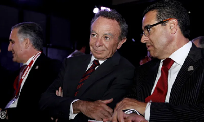 El jueves, medios indicaron que Guillermo Ortiz podría dejar su puesto en el grupo financiero. (Foto: AFP)