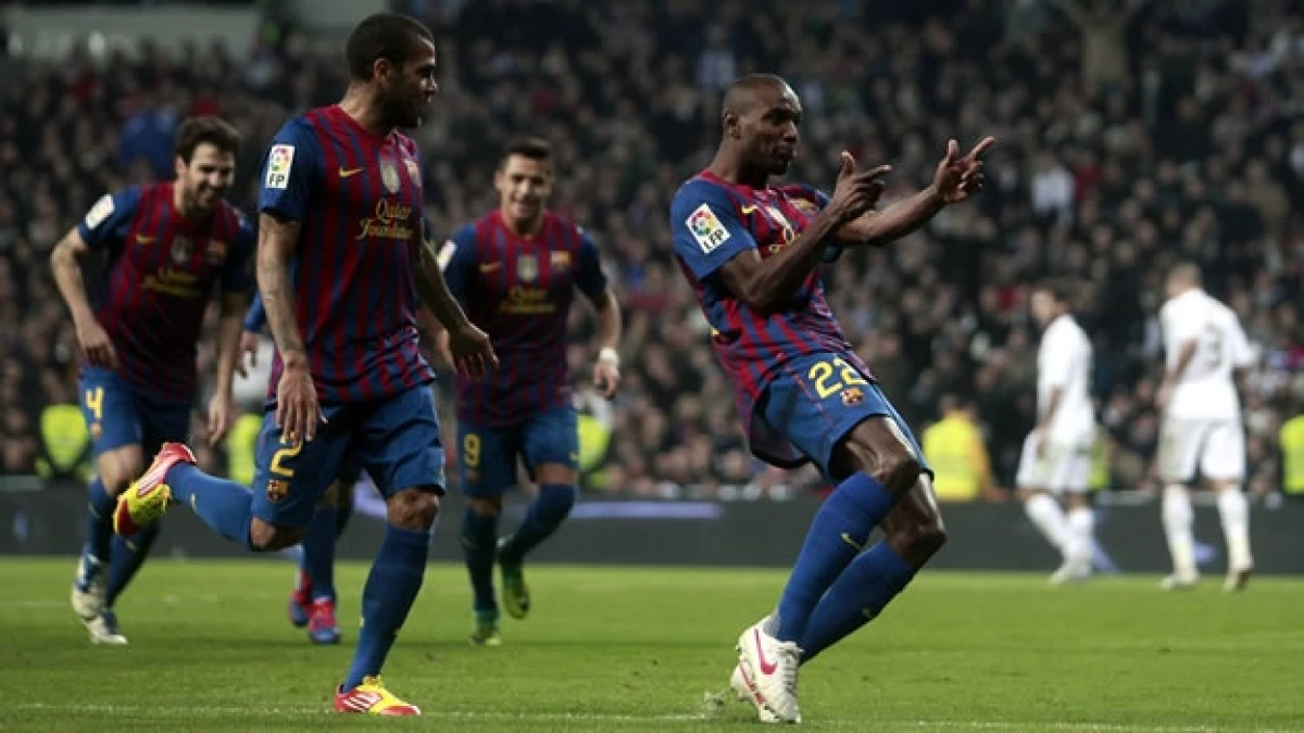 Eric Abidal celebra el segundo gol que le dio el triunfo al Barcelona