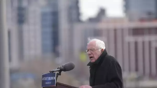 Bernie Sanders cree que las universidades gratuitas pueden funcionar en Estados Unidos, a pesar de lo que opinan sus oponentes.