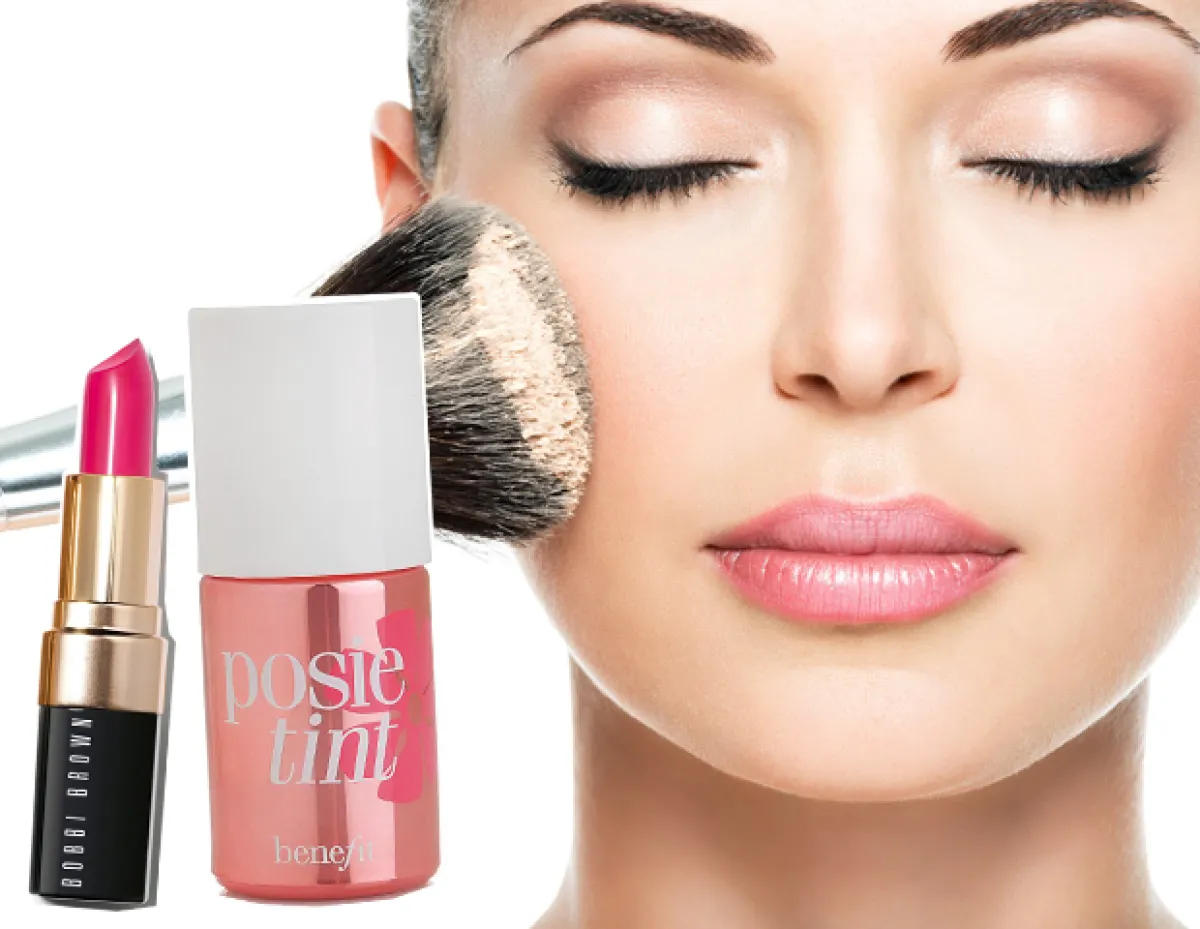 Opta por maquillaje que puedas usar en más de una parte de la cara.