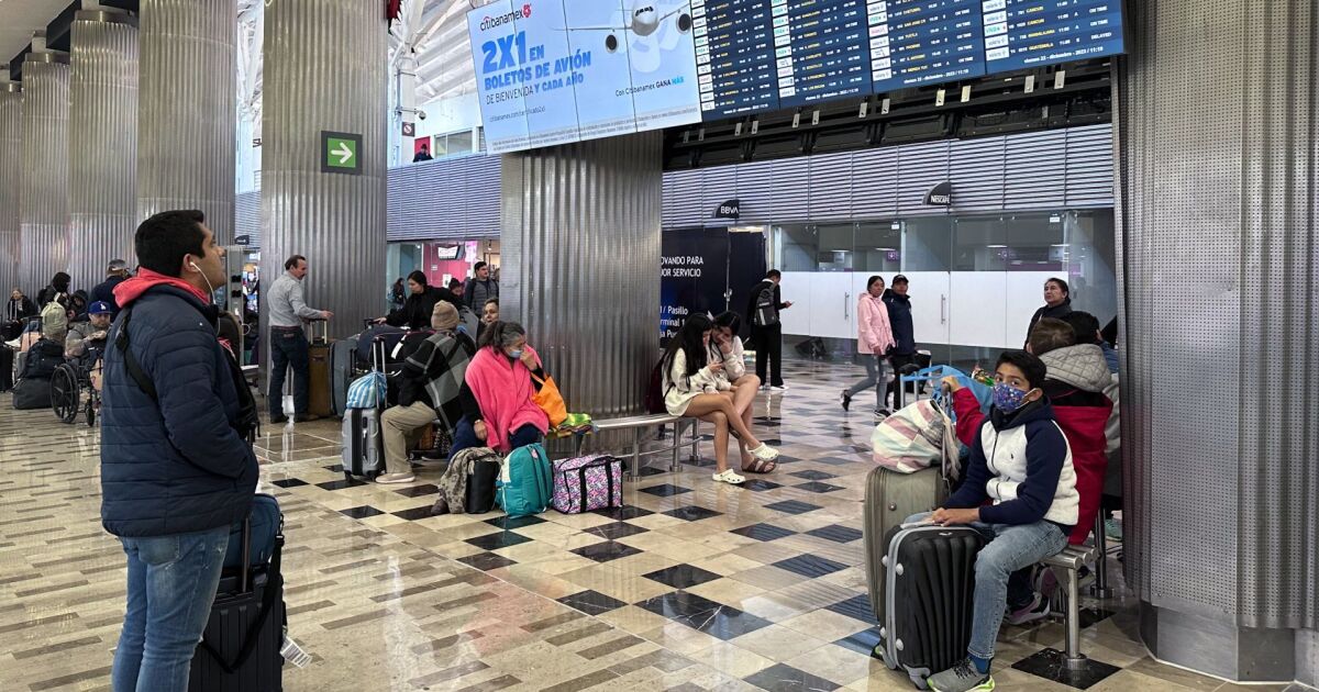 Havayolları volkanik kül yağışı nedeniyle AICM'deki uçuşları iptal etti