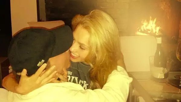 La actriz compartió en Instagram un par de fotos donde dejó ver el amor que le tiene a su esposo ahora que cumplieron 15 años de estar juntos. Además, le creó un Minion.