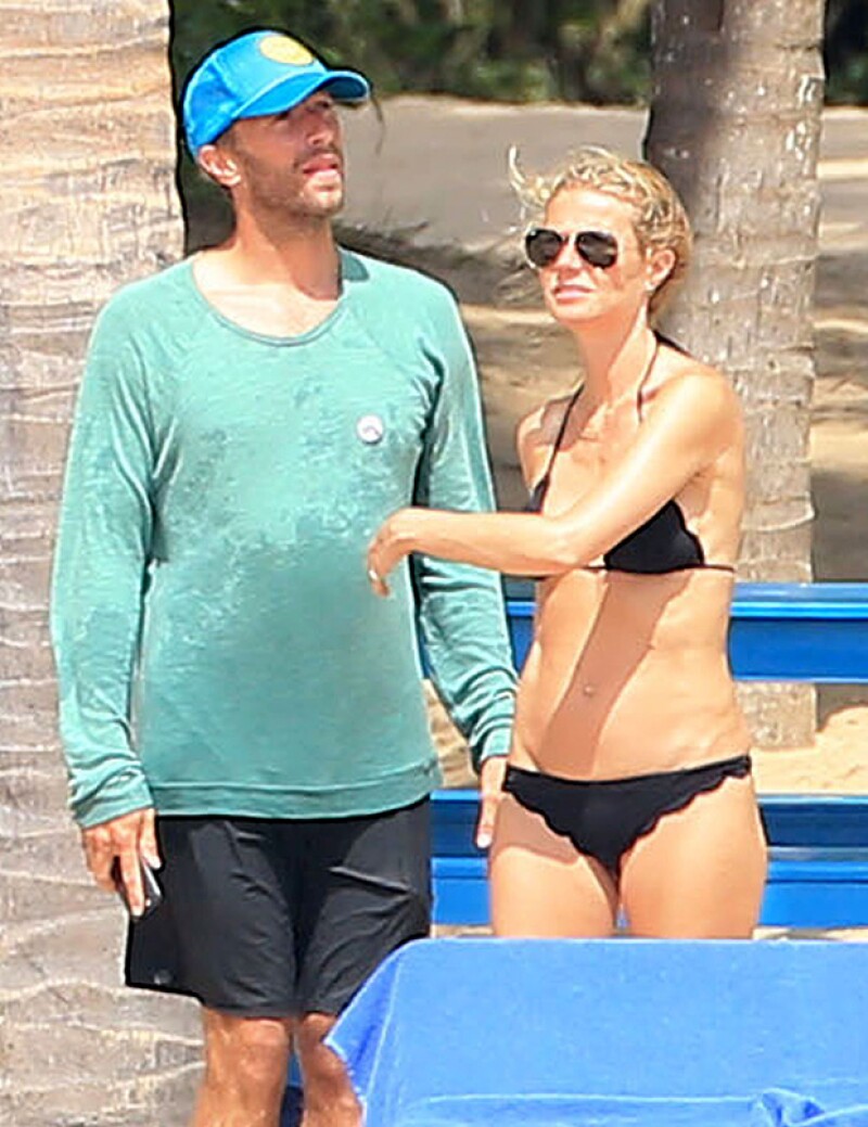 El vocalista de Coldplay y la actriz de 42 años de edad están de vacaciones en Puerto Vallarta.