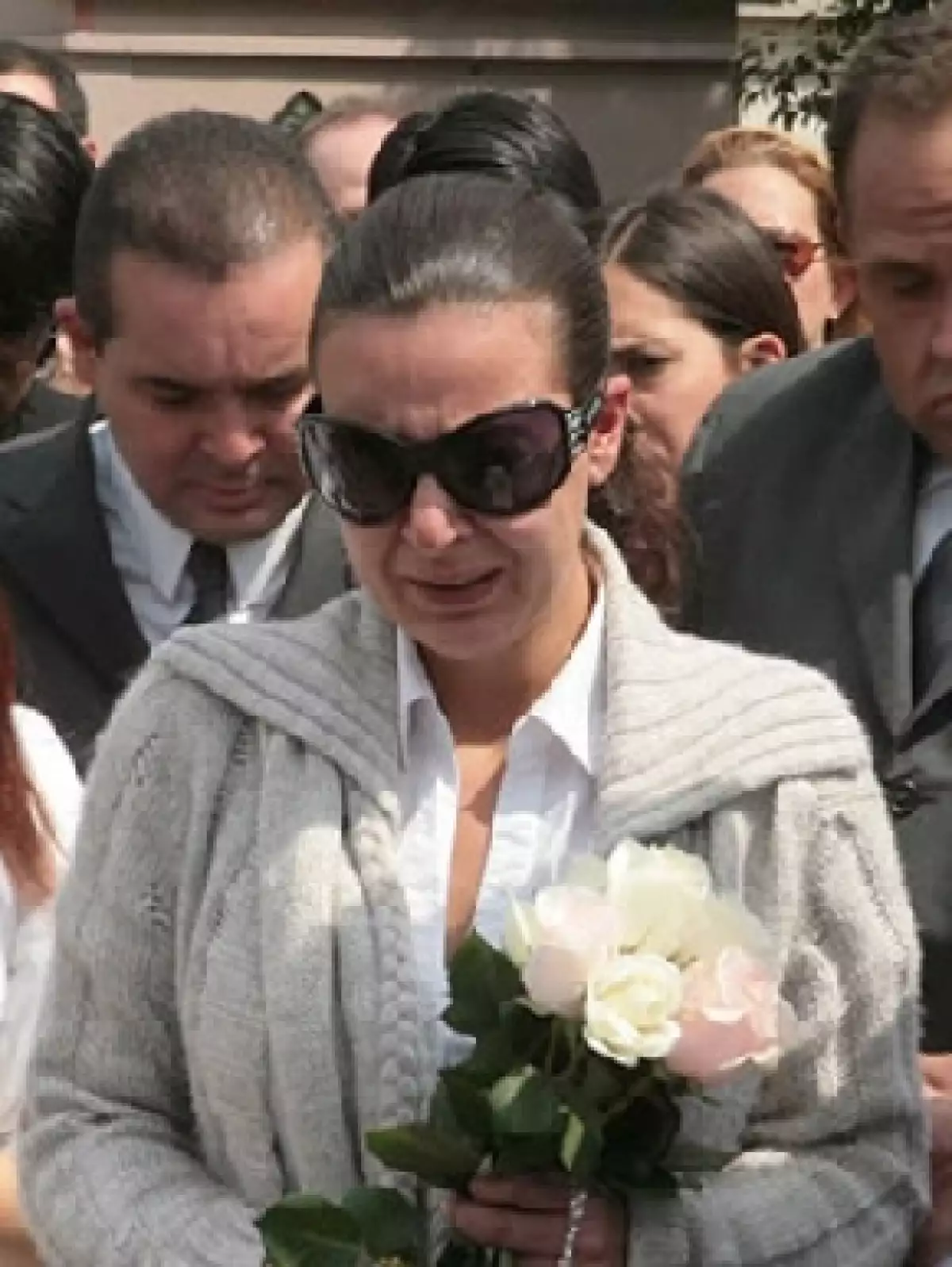 Nació el 13 de noviembre de 1975, bajo el signo de escorpión, estudió en el Colegio Oxford, es abogada por la Ibero y tiene carácter fuerte y, en ocasiones, dicen, hasta indiferente.