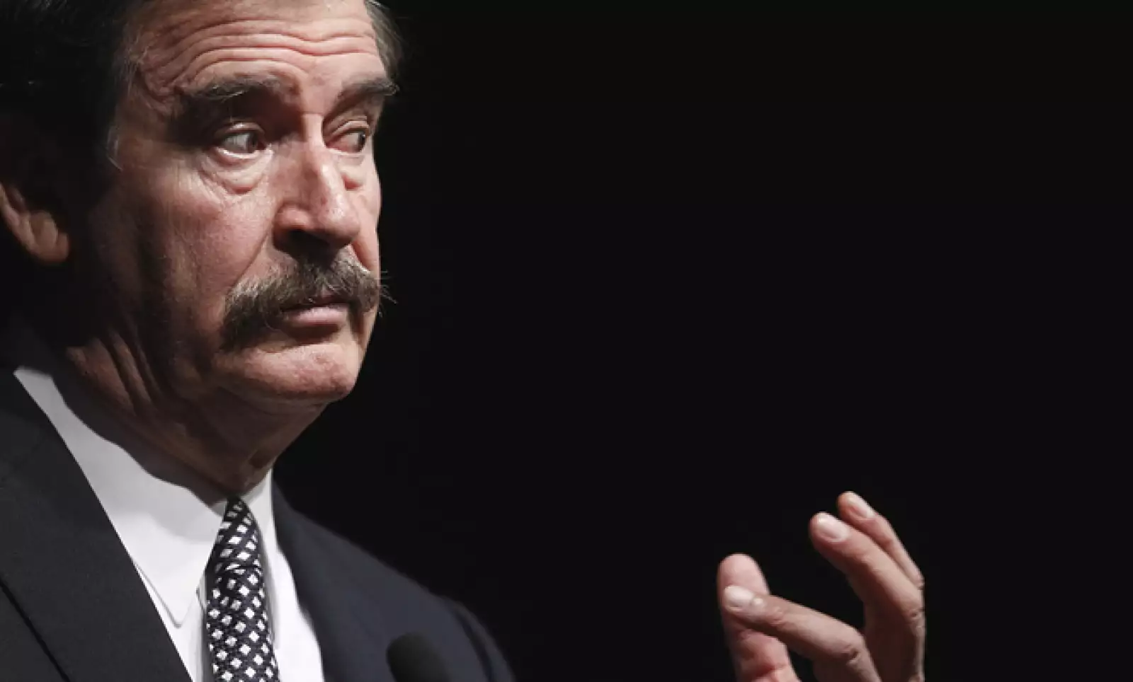 Noviembre de 2005: “No se meta conmigo, caballero, porque sale espinao” y “Da verdaderamente tristeza, qué triste cómo un presidente se preste para ser un cachorro del imperio”.