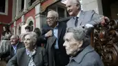 Decidió ser escritor a los 21 años, se casó dos veces y tuvo tres hijos, de los cuales fallecieron dos. Aquí el rostro más íntimo del gran novelista que murió hoy a los 83 años.