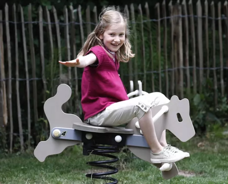 Elisabeth de Bélgica, de sólo 12 años, fue amenazada de secuestro por medio de una carta dirigida a un diario belga. Ya se toman medidas extremas de supervisión de la pequeña.