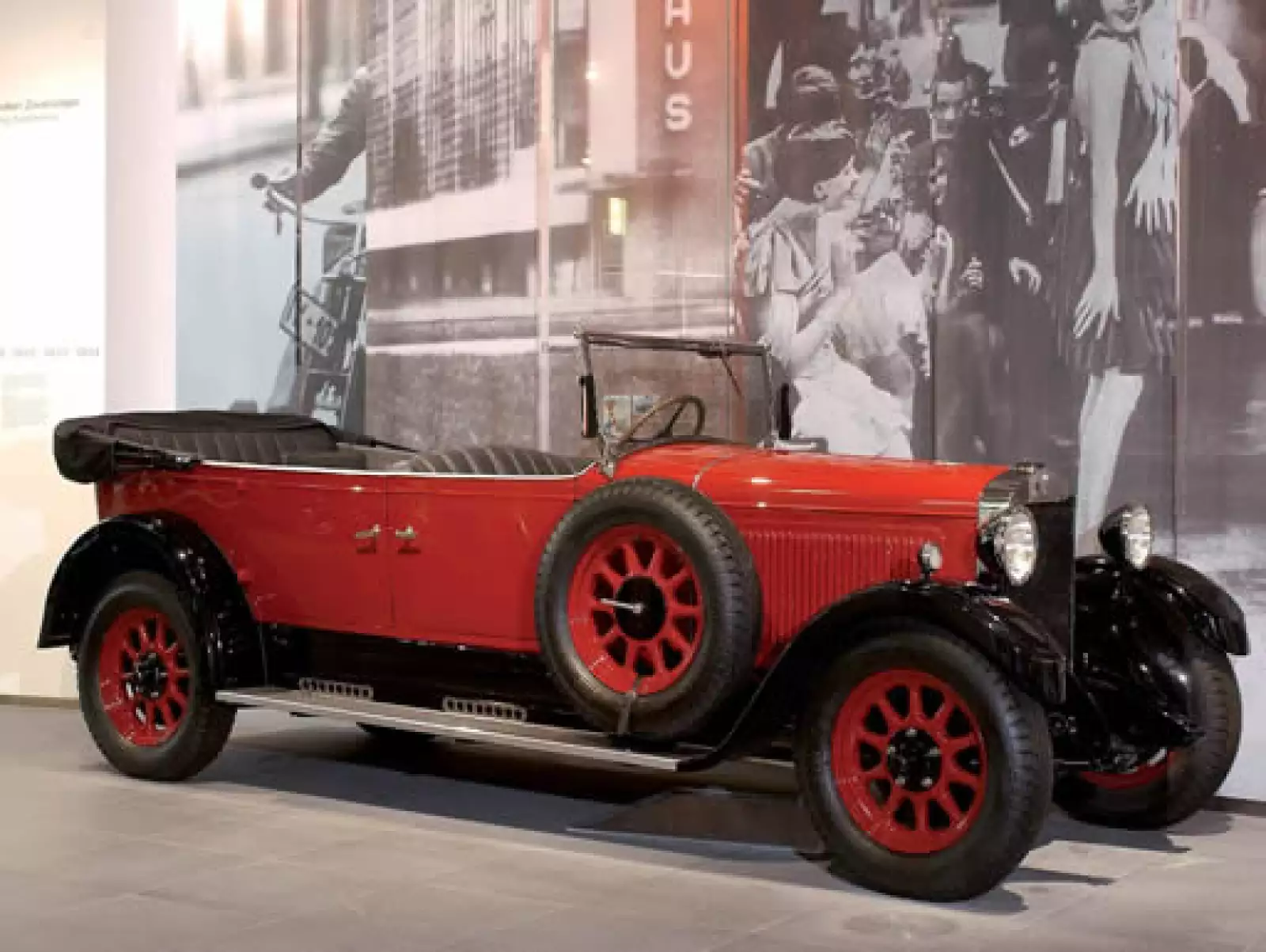 La automotriz alemana de autos de lujo festejará su centenario con más de 50 eventos.