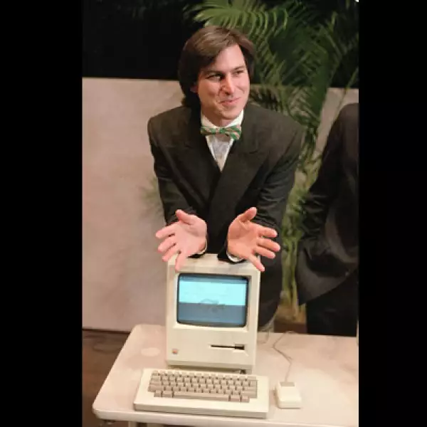 Jobs creó Apple dos veces. Una cuando la fundó y la segunda cuando regresó para salvar la compañía, que ahora rivaliza con Exxon Mobil como la de mayor valor entre las que cotizan en Estados Unidos.