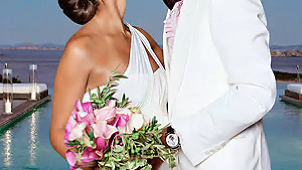 Alicia Keys: La cantante usó un modelo de un hombro para su gran día. Este estilo le ayudó a disimular su baby bump.