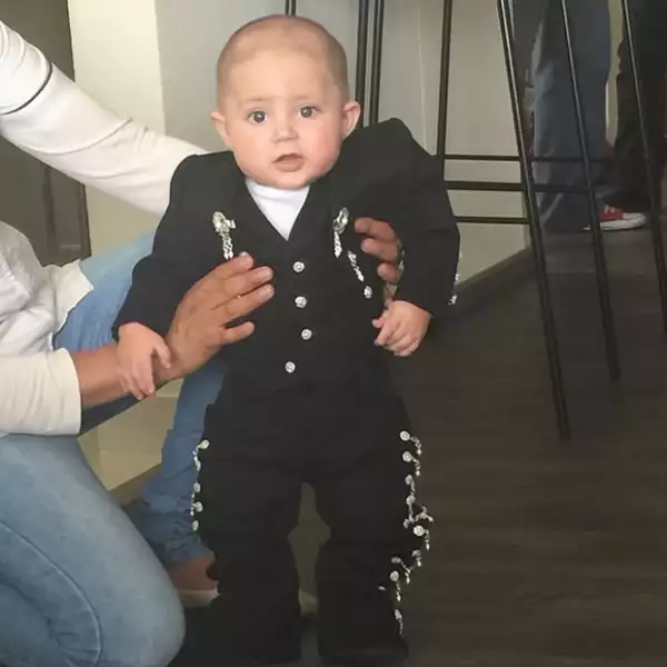 Junto a esta foto de su sobrino Patricio, Anahí escribió: `Este charrito se quedo dormido para las fotos!!!! Miren que hermoso mi pato!!!! Siiiii que Soy una tía suertuda!!´.
