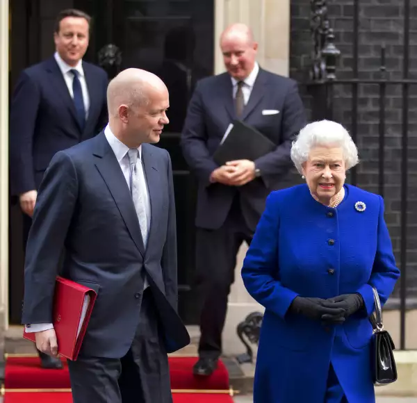 Sir Christopher Geidt y la reina Isabel II