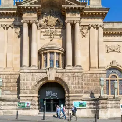 Más de 600 objetos de colección de un museo fueron robados en Reino Unido 