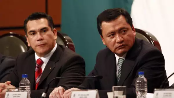 MÉXICO, D.F., 09OCTUBRE2013.- Miguel Ángel Osorio Chong, secretario de Gobernación, acomapañado de Rafael Alejandro Moreno Cardenas, presidente de la comisión de Gobernación y el diputado José Guillermo Anaya, presidente la comisión de Seguridad Pública durante la comparencia ante las comisiones de Gobernación y de Seguridad Pública de la Cámara de Diputados como parte de la glosa del 1er informe de gobierno.
FOTO: RODOLFO ANGULO /CUARTOSCURO.COM