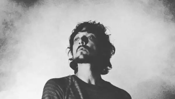 León Larregui