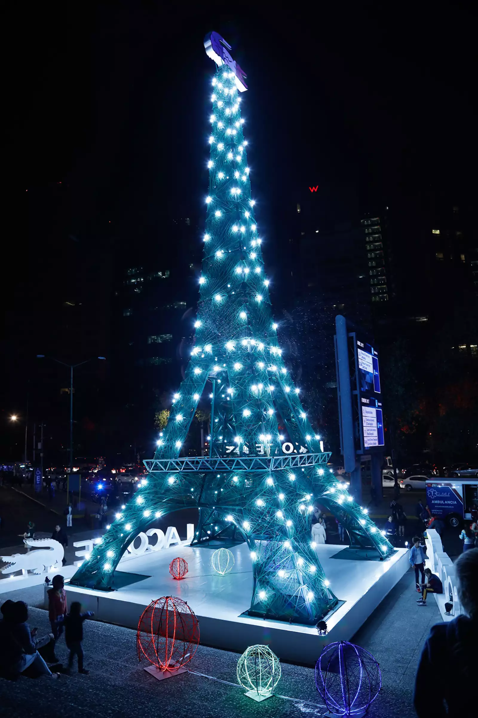 Evento de Lacoste -Una noche navideña bajo la Torre Eiffel