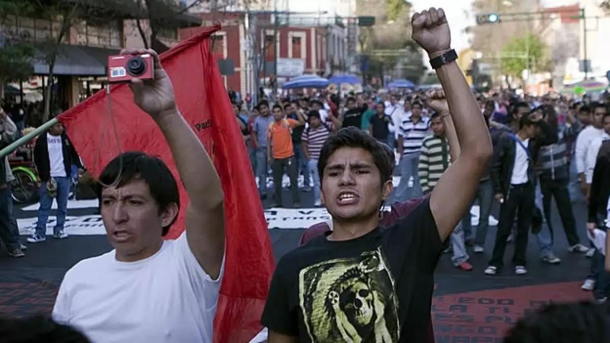 marcha de alumnos de ayotzinapa en el DF