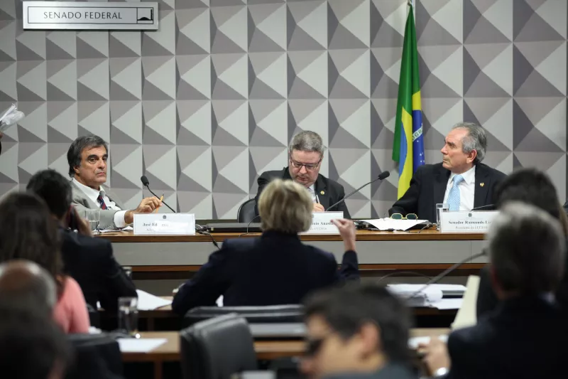 La comisión encabezada por Raimundo Lira mantuvo el calendario original ante las presiones del gobierno interino por acelerar la destitución de Rousseff.