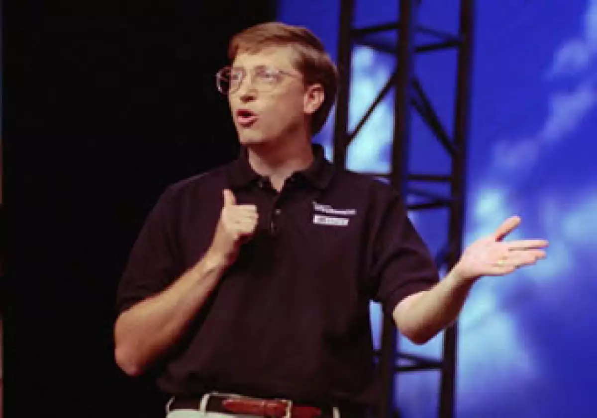 A 25 años de la oferta pública inicial de Microsoft, Bill Gates se ha alejado de la operación diaria de empresa. (Foto: AP)