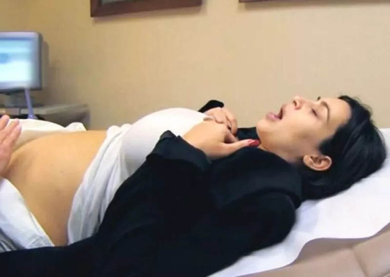 El día de ayer se reveló que la novia de Kanye West visitó el doctor debido a fuertes dolores estomacales, y al revisarla, le dijeron que podría tratarse de apendicitis.