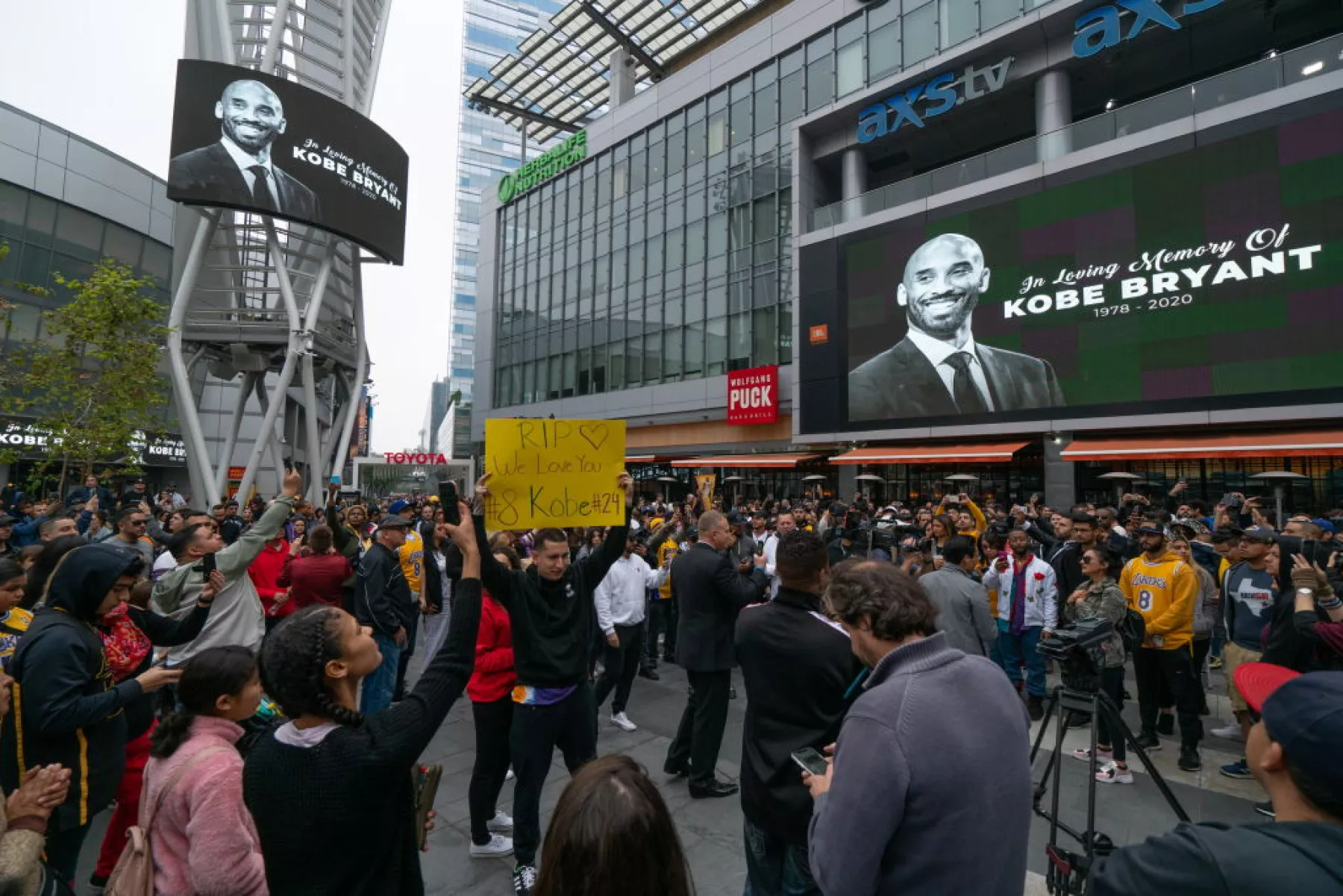Los Angeles Remembers NBA Star Kobe Bryant
