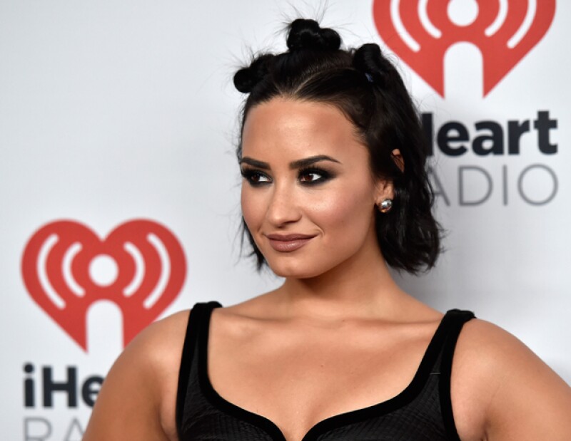 Kerry Washington nos apantalla y por primera vez le aplaudimos su look; Demi Lovato al mejor estilo Paty Sirvent entra en nuestras peor vestidas y Jennifer Lopez se pasó con su peinado de chola.