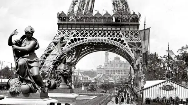 Hace 126 años que este símbolo de la ciudad del amor fue inaugurado y personajes como Tom Cruise, Hitler, entre otros han compartido capítulos de su historia.