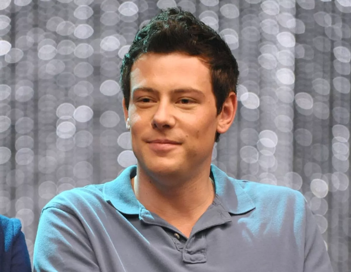 El actor solía tuitear fotos, entre ellas de su novia Lea Michele, así como videos de sus canciones favoritas.