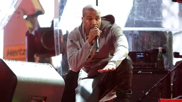 La artista ha dado a conocer los lotes que su fundación Clara Lionel Foundation subastará para recaudar fondos: un encuentro con ella, Kanye West o Paul McCartney.