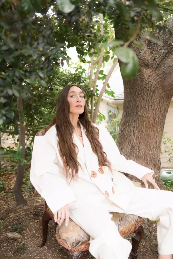 alana-hadid-elle-mexico