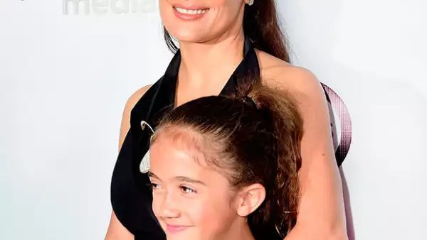 Salma junto a su hija Valentina Paloma.